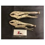 Adjustable locking pliers