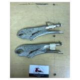 Adjustable locking pliers