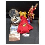 Cape, figurines And card game