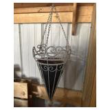 Metal hanging planter