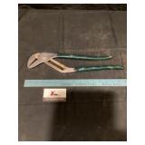 Diamond channel lock pliers