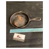 Cast-iron skillet Wagner wear number 3