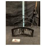 Metal garden hose hanger