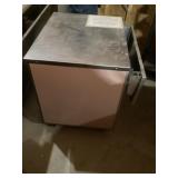 Rolling stainless steel table bring help to load