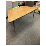 Triangle table adjustable height
