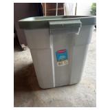 Rubbermaid Tote