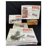 Train buildings, accessories