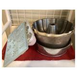 Spring form pan, bunt pan