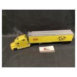 Kent feeds semi truck