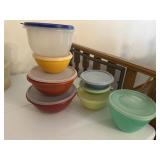 Tupperware bowls with lids