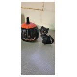 Ceramic car and jack-o-lantern decor
