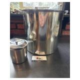 Stock pot and creamer