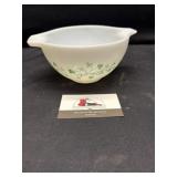1 1/2 pint Pyrex green Ivy Cinderella bowl