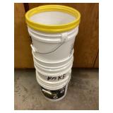 5 gallon buckets