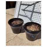 Plastic flower pots