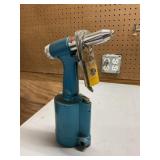Air riveter