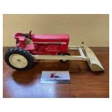 International loader tractor