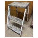Metal step ladder