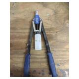 Rivet gun