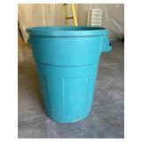 Plastic trash can