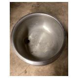 Aluminum pan with drain