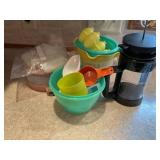 Tupperware and kitchen items