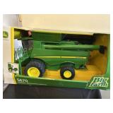 John Deere S670 Big Farm combine