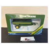 John Deere side spreader with rotating beaters