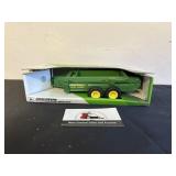 John Deere PTO Hydra-Push spreader