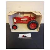 Farmall 350. 1/16