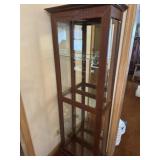 Lighted display cabinet
