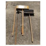 Shovels, Squeegee, Hoe