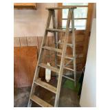 Wood step ladder