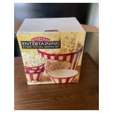 Popcorn serving set