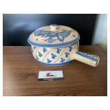 Stoneware pot with lid