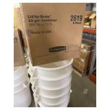 Rubbermaid 20 gallon container containers w/ lids