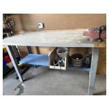 Work bench with vise