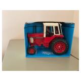 1/16 International 1586 with cab