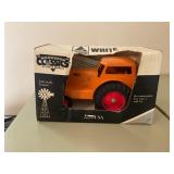 A go White 1/16 scale tractor