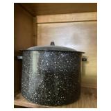 Enamel pot