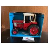1/16 International tractor