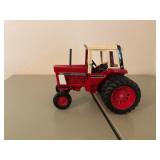 1/16 International 1586 with cab