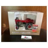 1/ 16 Massey Ferguson tractor