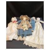 Assorted vintage cloth dolls