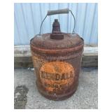 Metal Kendall oil can
