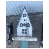 Ornate bird house no base
