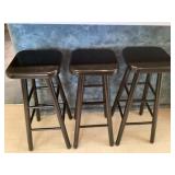 Set a three black barstools