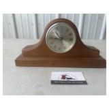 Quartz mantle clock