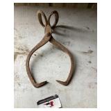 Ice tongs