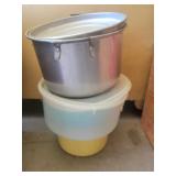 Pot & Tupperware